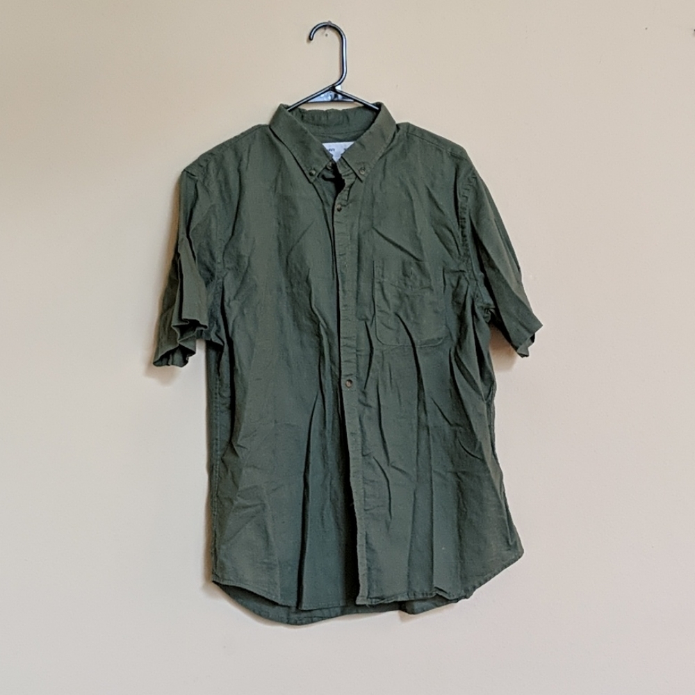 Old Navy olive short sleeve button down